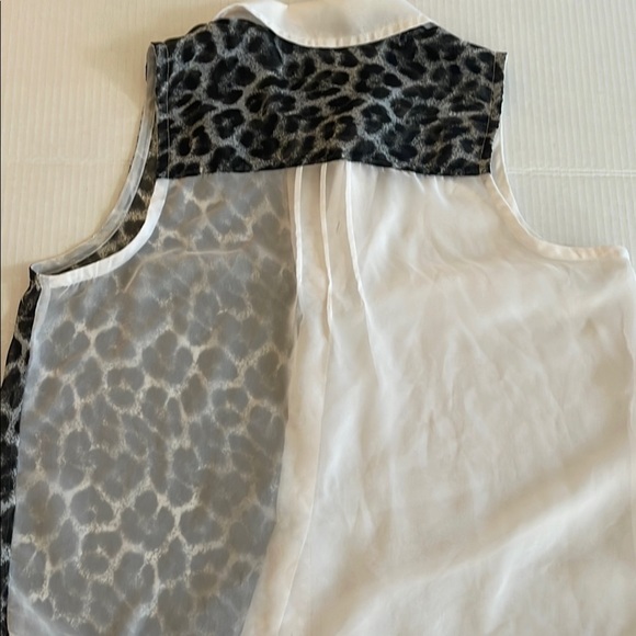 Hurley Black and White Tank Top with Bold Design - Picture 5 of 5